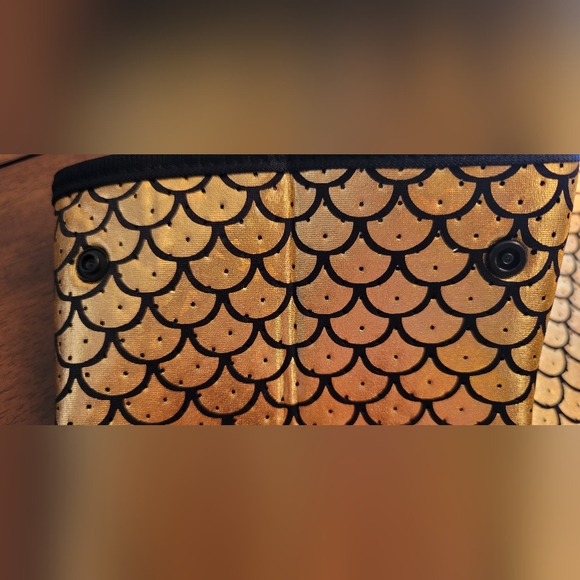 ๐ง๐ฆ MERMAID BEACH BAG | Golden Iridescent Fish Scale Neoprene Bag ๐ฆ ๐งโโ๏ธ๐งโโ๏ธ - Picture 14 of 15